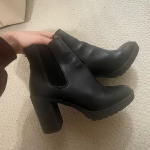 Chelsea style boots H&M size 7